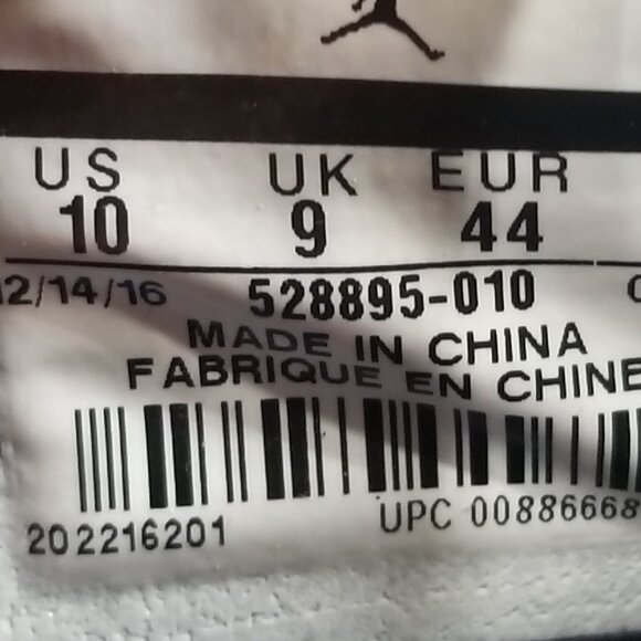 Nike Air Jordan 11 Retro Low Barons, 528895 010. Mens Size 10 US / 44 - Picture 12 of 12